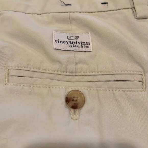 Vineyard Vines 12 light khaki shorts - Picture 5 of 5